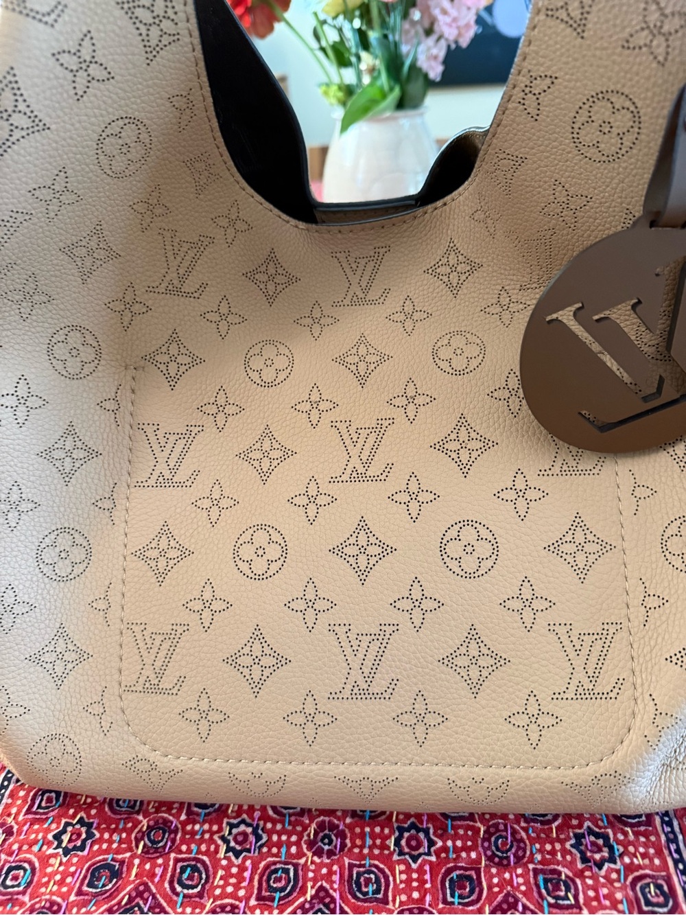 Louis Vuitton Carmel Mahina Arizona Leather Hobo EUC Dust Bag & Receipt - Picture 3 of 13